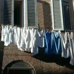 Kiteregetett ruhák Siena városában: Siena ma is lakott, élő város Fotó: Monica Arellano-Ongpin