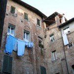 Kiteregetett ruhák Siena városában: Siena ma is lakott, élő város Fotó: ho visto nina volare